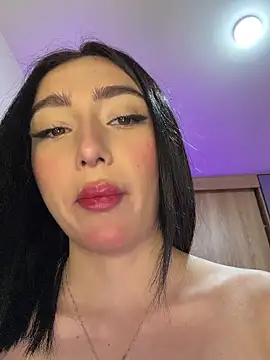 Maddy Jones online show from April 15, 1:56 am