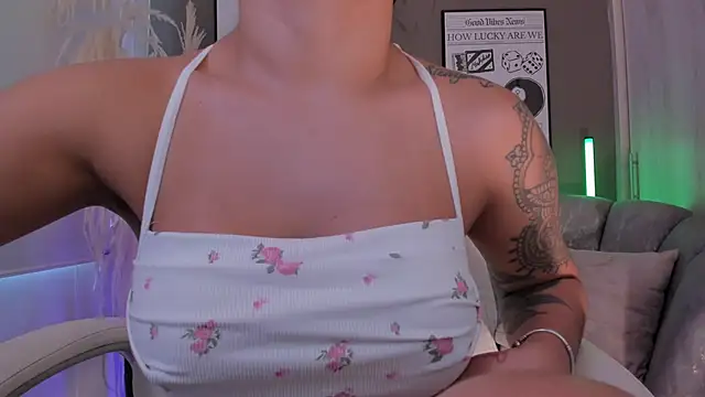 NiiaEvanss online show from January 9, 1:14 pm