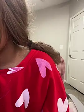 AwkwardJasminee online show from December 18, 9:48 am