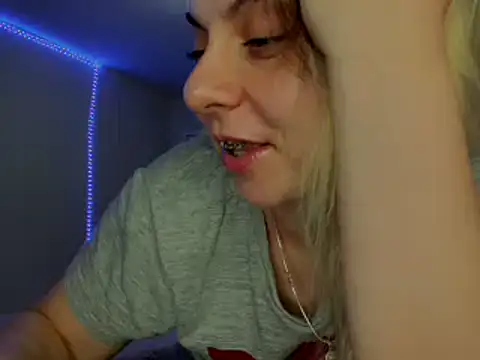 Snapshot of HappyIva chatting on February 27, 12:56 pm HappyIva online show from February 27, 12:56 pm