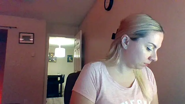 Snapshot of HappyIva chatting on September 19, 6:48 am HappyIva online show from September 19, 6:48 am