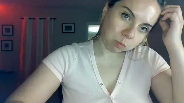 Snapshot of HappyIva chatting on September 30, 6:29 am HappyIva online show from September 30, 6:29 am