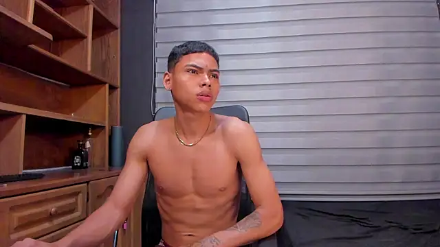 adam piarse01 online show from March 15, 12:47 am