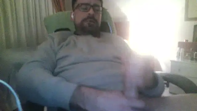 Snapshot of Patrickhound chatting on January 3, 2:54 am Patrickhound online show from January 3, 2:54 am