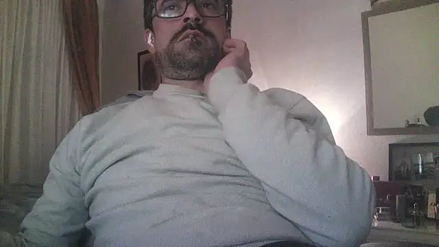 Snapshot of Patrickhound chatting on February 14, 1:56 am Patrickhound online show from February 14, 1:56 am