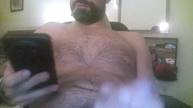 Snapshot of Patrickhound chatting on February 1, 1:26 am Patrickhound online show from February 1, 1:26 am