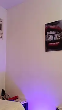 downsonMia online show from April 1, 1:41 pm