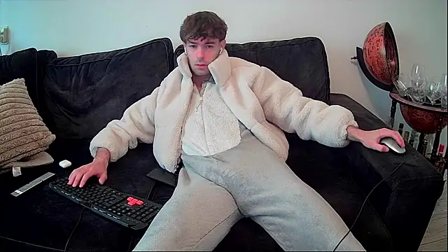 Snapshot of onesieboyx chatting on November 21, 9:52 am onesieboyx online show from November 21, 9:52 am