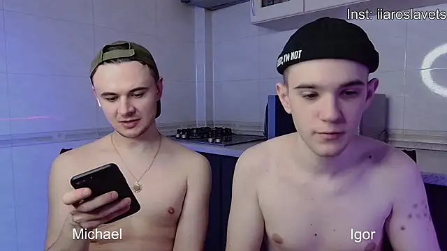 Snapshot of michael_sexdevil chatting on January 12, 12:12 pm michael sexdevil online show from January 12, 12:12 pm