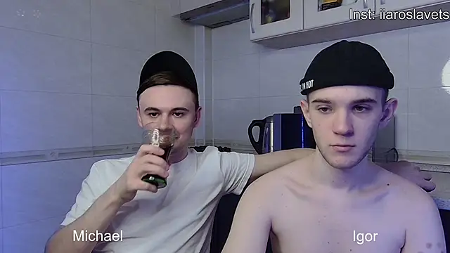 Snapshot of michael_sexdevil chatting on January 19, 3:53 pm michael sexdevil online show from January 19, 3:53 pm
