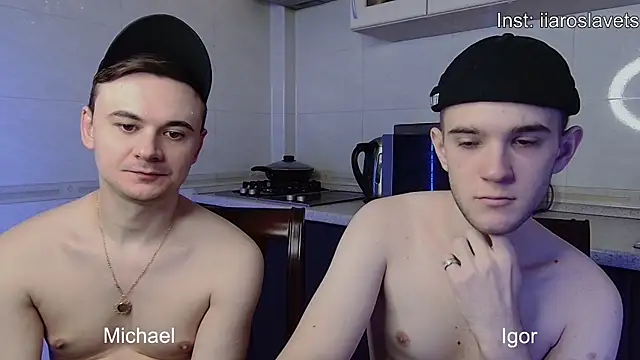 Snapshot of michael_sexdevil chatting on January 21, 3:43 pm michael sexdevil online show from January 21, 3:43 pm