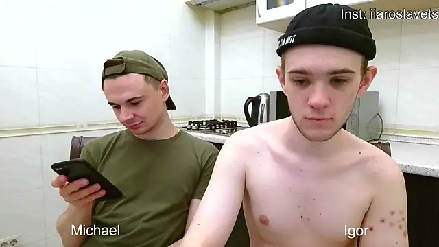 Snapshot of michael_sexdevil chatting on February 11, 12:48 pm michael sexdevil online show from February 11, 12:48 pm