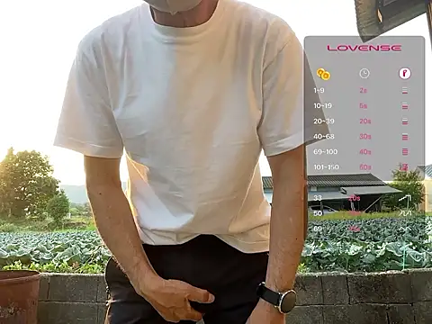 Snapshot of Ryo-j chatting on May 16, 9:39 am Ryo-j online show from May 16, 9:39 am