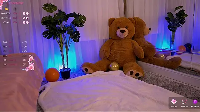 Snapshot of LunaBlossomX chatting on January 13, 8:58 pm LunaBlossomX online show from January 13, 8:58 pm