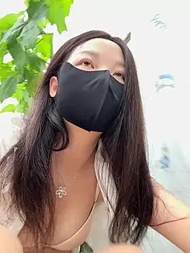 Snapshot of SSSniang- chatting on June 4, 11:55 pm SSSniang- online show from June 4, 11:55 pm