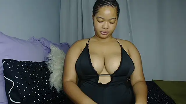Snapshot of sexytinashe21 chatting on March 3, 3:41 am sexytinashe21 online show from March 3, 3:41 am