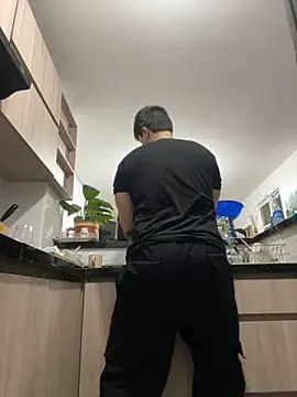 Snapshot of Thom_Ohtani chatting on January 11, 12:22 am Thom Ohtani online show from January 11, 12:22 am