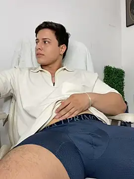 Snapshot of Thom_Ohtani chatting on January 12, 4:52 am Thom Ohtani online show from January 12, 4:52 am