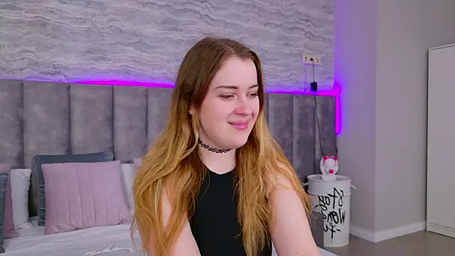 Snapshot of EllieGarson chatting on March 18, 5:10 pm EllieGarson online show from March 18, 5:10 pm