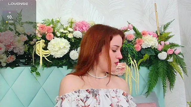 Snapshot of EllieGarson chatting on October 9, 5:11 pm EllieGarson online show from October 9, 5:11 pm