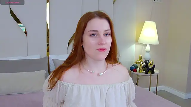 Snapshot of EllieGarson chatting on October 18, 5:03 pm EllieGarson online show from October 18, 5:03 pm