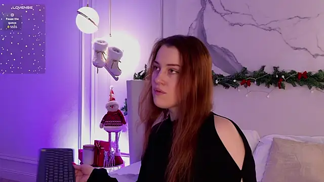Snapshot of EllieGarson chatting on December 14, 4:45 pm EllieGarson online show from December 14, 4:45 pm