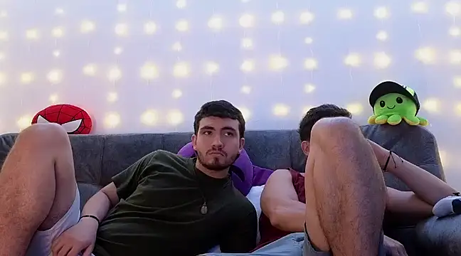 Snapshot of ErickBrant chatting on February 4, 11:27 pm ErickBrant online show from February 4, 11:27 pm