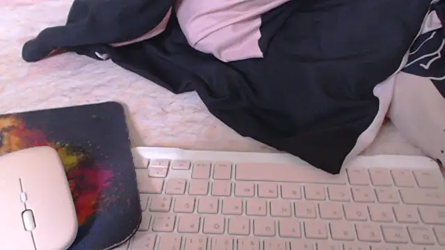 loirascorpio online show from November 19, 1:22 pm