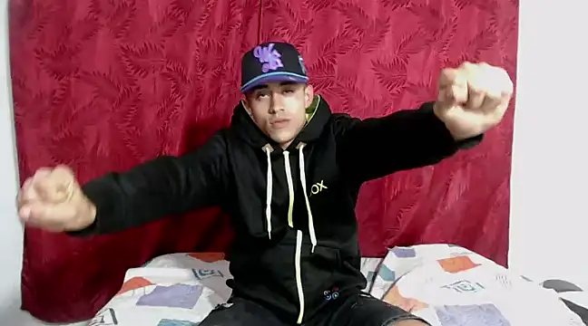 Snapshot of Cris_steban1 chatting on January 6, 10:13 am Cris steban1 online show from January 6, 10:13 am