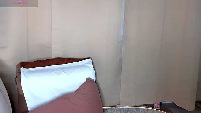 emilytrays online show from April 16, 4:24 am