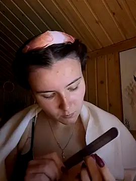 mewKate online show from October 4, 3:54 pm