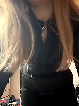 mewKate online show from December 15, 3:27 pm