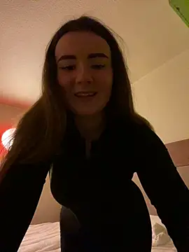 mewKate online show from March 25, 7:31 pm