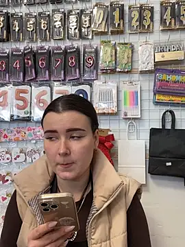 mewKate online show from April 14, 8:09 am