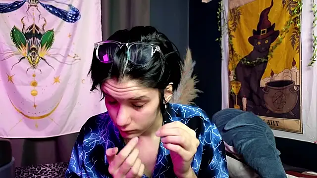 Snapshot of Hyeon_Jin chatting on January 19, 9:13 pm Hyeon Jin online show from January 19, 9:13 pm