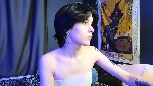 Snapshot of Hyeon_Jin chatting on February 6, 8:34 pm Hyeon Jin online show from February 6, 8:34 pm