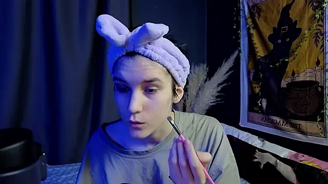 Snapshot of Hyeon_Jin chatting on February 8, 8:42 pm Hyeon Jin online show from February 8, 8:42 pm