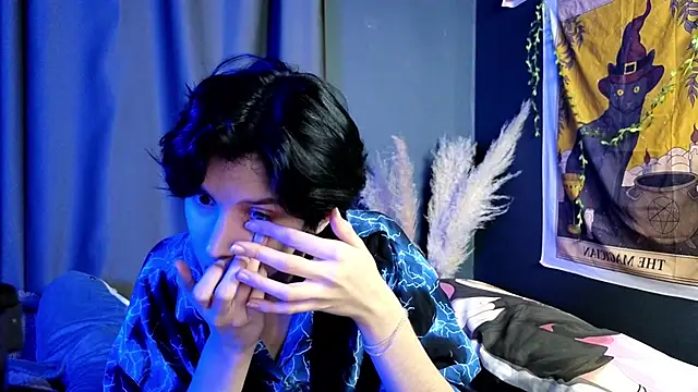 Snapshot of Hyeon_Jin chatting on February 10, 8:31 pm Hyeon Jin online show from February 10, 8:31 pm