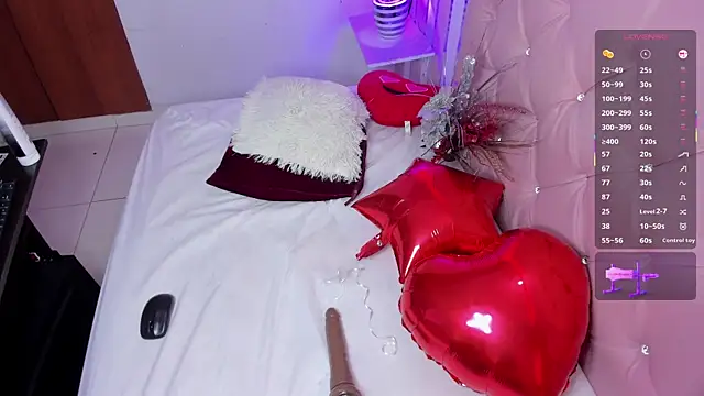 Snapshot of TylerBloom chatting on February 10, 8:53 pm TylerBloom online show from February 10, 8:53 pm