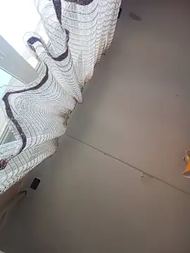 Lauren Amabel online show from March 25, 9:48 am