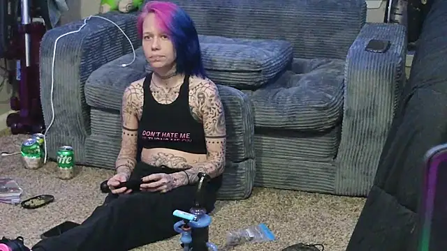 trashbrat online show from March 10, 12:21 pm