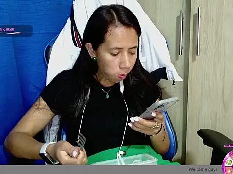 Danielagomez33 online show from March 21, 1:21 am