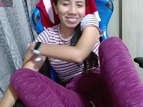 Danielagomez33 online show from April 14, 1:00 am