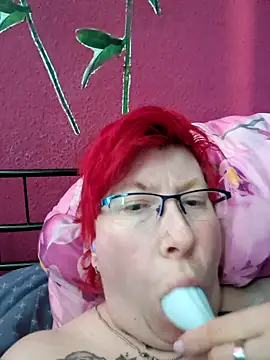 Snapshot of KleeneHeidi411 chatting on March 18, 2:15 pm KleeneHeidi411 online show from March 18, 2:15 pm