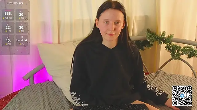 mon lola online show from January 12, 12:23 pm