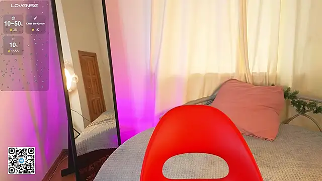 mon lola online show from January 18, 9:24 am