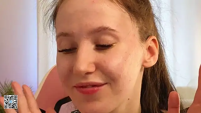 mon lola online show from February 16, 12:10 pm