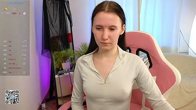 mon lola online show from February 21, 11:55 am