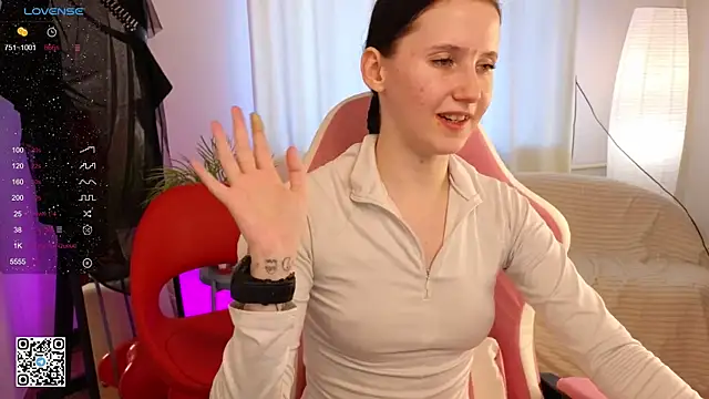 mon lola online show from February 22, 10:51 am