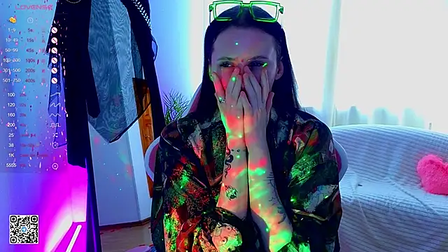 mon lola online show from February 28, 9:47 am